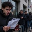 découvrez les principales conséquences d'un échec dans le renouvellement du titre de séjour après son expiration et comment réagir pour éviter les complications administratives.