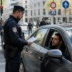 découvrez un guide complet sur l'article r413-17 du code de la route, ses implications légales et les enjeux pour les conducteurs.